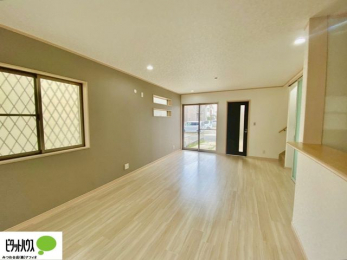 ���r���O�@�傫�ȑ�����ۓI�ȃ��r���O�́A�������邢��C�ɂ��Ă���܂��ˁB