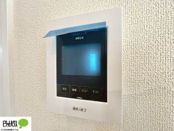 �@������Ԃ����S��TV���j�^�[�t���C���^�[�z��