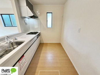 ���r���O�@�l�C�̑ΖʃL�b�`���ŉƑ��݂�Ȃ������ꏏ�B