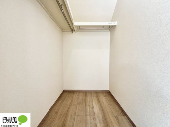 ���[�@�E�H�[�N�C���N���[�[�b�g�͂��m�������[����̂͂������A���s�o�b�N�Ȃǂ̑傫�ȉו������[���Ă����̂ɂ��֗��ł��B