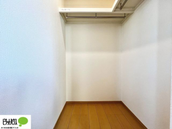 ���[�@�E�H�[�N�C���N���[�[�b�g�͂��m�������[����̂͂������A���s�o�b�N�Ȃǂ̑傫�ȉו������[���Ă����̂ɂ��֗��ł��B