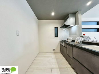 �L�b�`���@�V�z�Ȃ�ł͂̃s�J�s�J�̃L�b�`���͖����̂��������y�������Ă���܂��ˁB