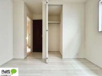 ���[�@���ꂼ��̂������Ɏ��[�X�y�[�X������̂Ńv���C�x�[�g�ȉו����g�߂ɒu�����Ƃ��ł��܂��B