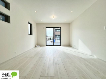 ���r���O�@���R�����������ޒg���ȃ��r���O�B��������ɂ͓Ǐ��₨���Q�ł����Ȃ���̂�т�Ɖ߂����ЂƎ����B