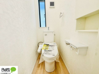 �g�C���@1�E2�K�E�H�V�����b�g�g�C�������B