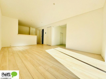 ���r���O�@�l�C�̑ΖʃL�b�`���ŉƑ��݂�Ȃ������ꏏ�B