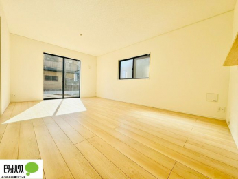 ���r���O�@�傫�ȑ�����ۓI�ȃ��r���O�́A�������邢��C�ɂ��Ă���܂��ˁB