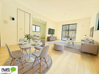 ���r���O�@17���̃��r���O�́A�Ƌ�̔z�u���l���₷�������`�^�ł��B�߂����₷���Ƒ��݂�Ȃ̌e���̏�ɁB�����ۂ̎����ʐ^��CG�ŉƋ��z�u�����C���[�W�ł���A���ۂƂ͑����قȂ�܂��B