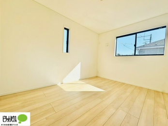 ���[�@2�ʍ̌��Ŗ��邭�A���ʂ��̗ǂ��������ł��B