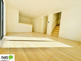 ���[�@���R�ƉƑ��̊炪���킹����l�C�̃��r���O�C���K�i�B