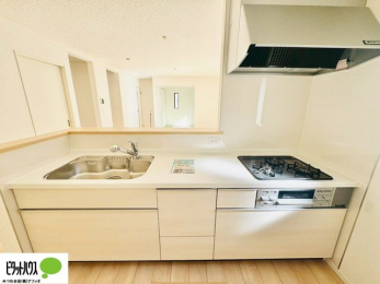 �L�b�`���@�V�z�Ȃ�ł͂̃s�J�s�J�̃L�b�`���͖����̂��������y�������Ă���܂��ˁB