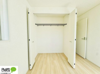 �q�������@�傫�Ȏ��[�͂��m����ׂ����G�݂������Ղ肵�܂��܂��B