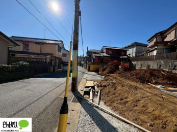 �L�b�`���@�{�H��ʐ^�F�l�C�̃J�E���^�[�L�b�`������́A���r���O�ɂ��邲�Ƒ��̗l�q���f���܂�