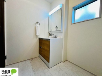 �����@�{�H��ʐ^�F1���̔�����������x���̓��͂��q�l�Ƃ̃R�~���j�P�[�V�����̏�Ƃ���