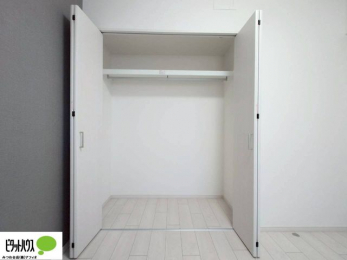 �o���R�j�[�@���ꂼ��̂������Ɏ��[�X�y�[�X������̂Ńv���C�x�[�g�ȉו����g�߂ɒu�����Ƃ��ł��܂��B