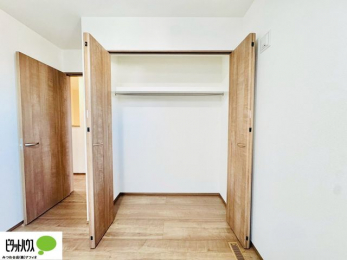 �q�������@�傫�Ȏ��[�͂��m����ׂ����G�݂������Ղ肵�܂��܂��B