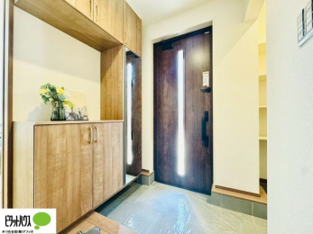 �@�V���[�Y�{�b�N�X�ɂ́A�g�����Ȃ݃`�F�b�N���ł���S�g�~���[�t���I