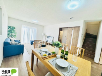 ���r���O�@�傫�ȑ�����ۓI�ȃ��r���O�́A�������邢��C�ɂ��Ă���܂��ˁB