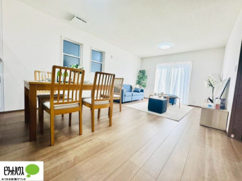 �L�b�`���@���R�����������ޒg���ȃ��r���O�B��������ɂ͓Ǐ��₨���Q�ł����Ȃ���̂�т�Ɖ߂����ЂƎ����B