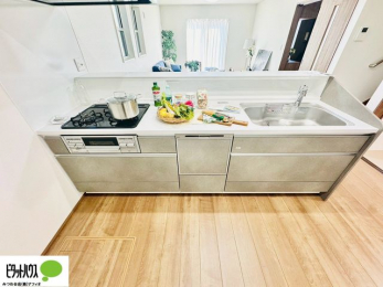 �L�b�`���@�V�z�Ȃ�ł͂̃s�J�s�J�̃L�b�`���͖����̂��������y�������Ă���܂��ˁB