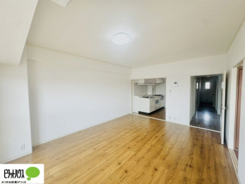 ���r���O�@���R�����������ޒg���ȃ��r���O�B��������ɂ͓Ǐ��₨���Q�ł����Ȃ���̂�т�Ɖ߂����ЂƎ����B