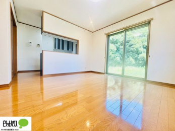 ���r���O�@�P�K�͉J�˃V���b�^�[�t���ŁA���V��̎����̖h�ƂȂǈ��S�ł�