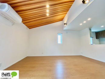 ���̑��@2�K���r���O�̉ƁI������菭�������ڐ��̌i�F�������̂ЂƂƂ���^���Ă���܂��B