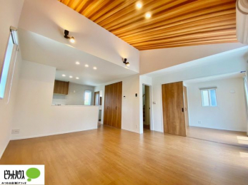 ���r���O�@�l�C�̑ΖʃL�b�`���ŉƑ��݂�Ȃ������ꏏ�B