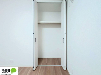 ���ց@���ꂼ��̂������Ɏ��[�X�y�[�X������̂Ńv���C�x�[�g�ȉו����g�߂ɒu�����Ƃ��ł��܂��B