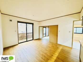 ���̑��@�傫�ȑ�����ۓI�ȃ��r���O�́A�������邢��C�ɂ��Ă���܂��ˁB