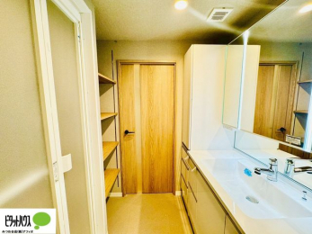 ���ʑ�E���ʏ��@���ʏ��Ɏ��[�X�y�[�X��݂��܂����B������^�I���A�X�g�b�N��܂Ȃǉ����Ƒ����̂Ń��l���ɃX�y�[�X������Əd�󂵂܂��B