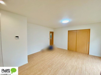 ���r���O�@���R�����������ޒg���ȃ��r���O�B��������ɂ͓Ǐ��₨���Q�ł����Ȃ���̂�т�Ɖ߂����ЂƎ����B