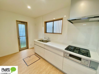 �L�b�`���@�������[������A�L�b�`���̒������₨���Ȃǒ����ۑ��\�ȕ���ۊǂł��܂��B