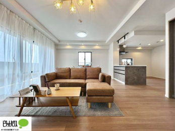 ���r���O�@���R�����������ޒg���ȃ��r���O�B��������ɂ͓Ǐ��₨���Q�ł����Ȃ���̂�т�Ɖ߂����ЂƎ����B