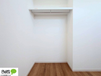 ���ց@���ꂼ��̂������Ɏ��[�X�y�[�X������̂Ńv���C�x�[�g�ȉו����g�߂ɒu�����Ƃ��ł��܂��B