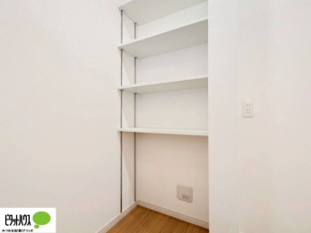 ���[�@�H���i��ۊǂ�����A�L�b�`���p�i�����[�ł���֗��ȃp���g���[