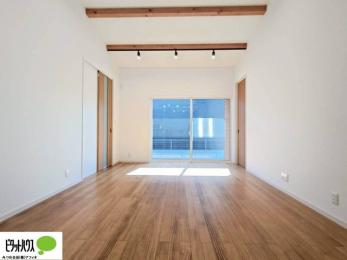 ���r���O�@�傫�ȑ�����ۓI�ȃ��r���O�́A�������邢��C�ɂ��Ă���܂��ˁB