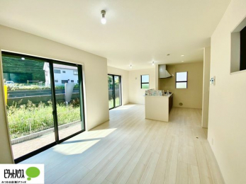 ���r���O�@�傫�ȑ�����ۓI�ȃ��r���O�́A�������邢��C�ɂ��Ă���܂��ˁB