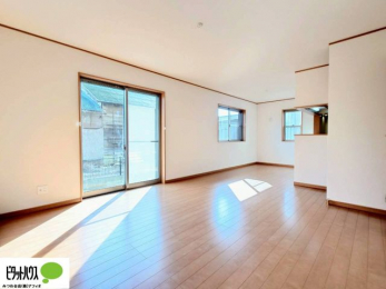 ���r���O�@�傫�ȑ�����ۓI�ȃ��r���O�́A�������邢��C�ɂ��Ă���܂��ˁB