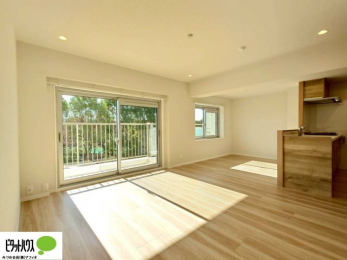 ���r���O�@�C���e���A�̉f����L�X�Ƃ������r���O