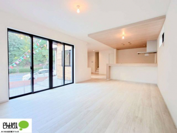 ���r���O�@�傫�ȑ�����ۓI�ȃ��r���O�́A�������邢��C�ɂ��Ă���܂��ˁB