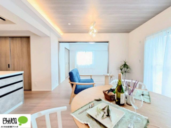 ���r���O�@���R�����������ޒg���ȃ��r���O�B��������ɂ͓Ǐ��₨���Q�ł����Ȃ���̂�т�Ɖ߂����ЂƎ����B