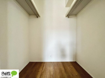 ���[�@�E�H�[�N�C���N���[�[�b�g�͂��m�������[����̂͂������A���s�o�b�N�Ȃǂ̑傫�ȉו������[���Ă����̂ɂ��֗��ł��B