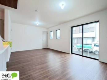 ���r���O�@�傫�ȑ�����ۓI�ȃ��r���O�́A�������邢��C�ɂ��Ă���܂��ˁB