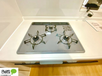 ���̑��@�R�����͊�����3���B�O�����@�\�t���œ����������\�Ȃ̂ŁA�����I�ɂ��������o���܂��B���ʂ̏��Ȃ��f�U�C���Ȃ̂ŁA���������y�X�B