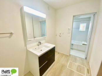 ���ʑ�E���ʏ��@�O�ʋ��̗���A�V���N���ȂǑ������[��������A�L�X�Ƃ������ʉ��ϑ�ł��B