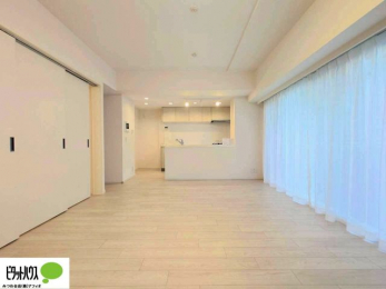 ���r���O�@���R�����������ޒg���ȃ��r���O�B��������ɂ͓Ǐ��₨���Q�ł����Ȃ���̂�т�Ɖ߂����ЂƎ����B