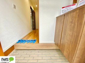 ���ց@����