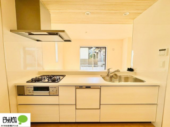 �L�b�`���@�V�z�Ȃ�ł͂̃s�J�s�J�̃L�b�`���͖����̂��������y�������Ă���܂��ˁB