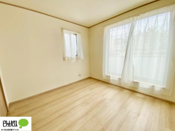 ���̑����ρ@�傫�ȑ����疾�邢�z�˂�������܂��B